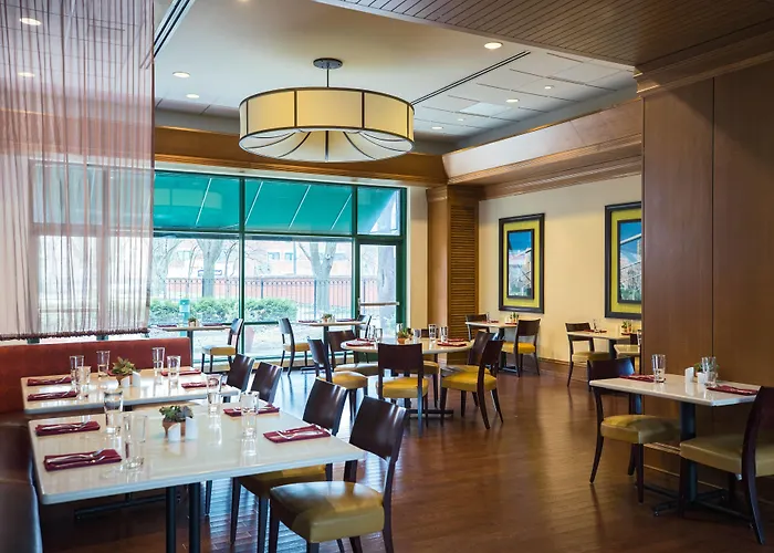 Courtyard By Marriott At Medical District-uic 3*