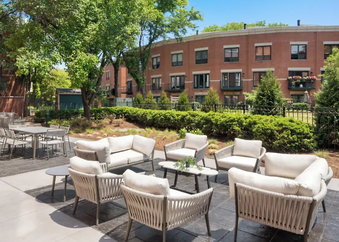 Courtyard By Marriott At Medical District-uic 3*