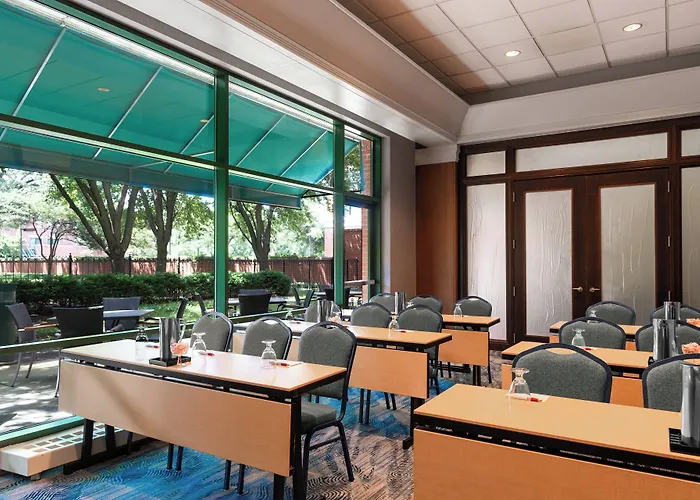 Courtyard By Marriott At Medical District-uic Hotel