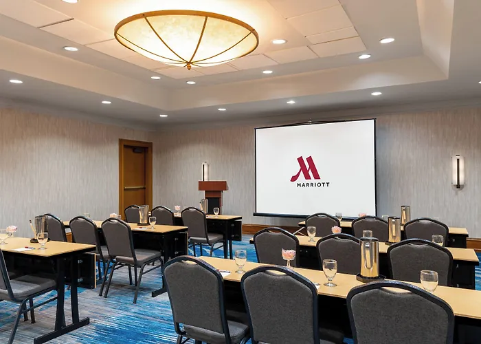 Courtyard By Marriott At Medical District-uic Hotel 3*