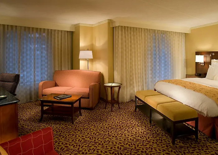Courtyard By Marriott At Medical District-uic Hotel 3*